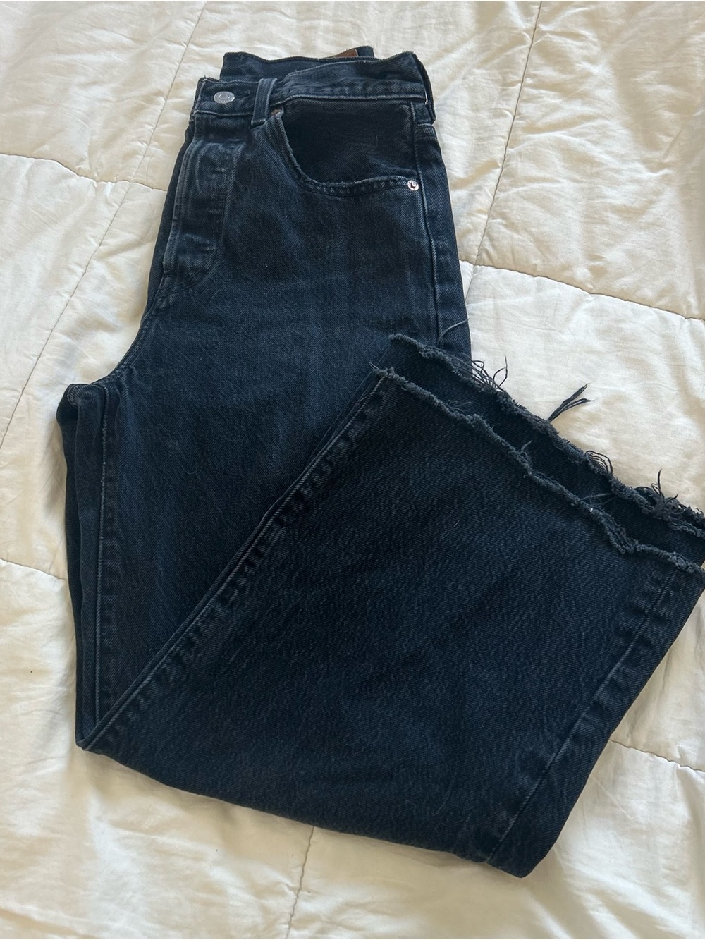Black High-Waist Levi's Women’s Jeans with Raw Hem - Size 26